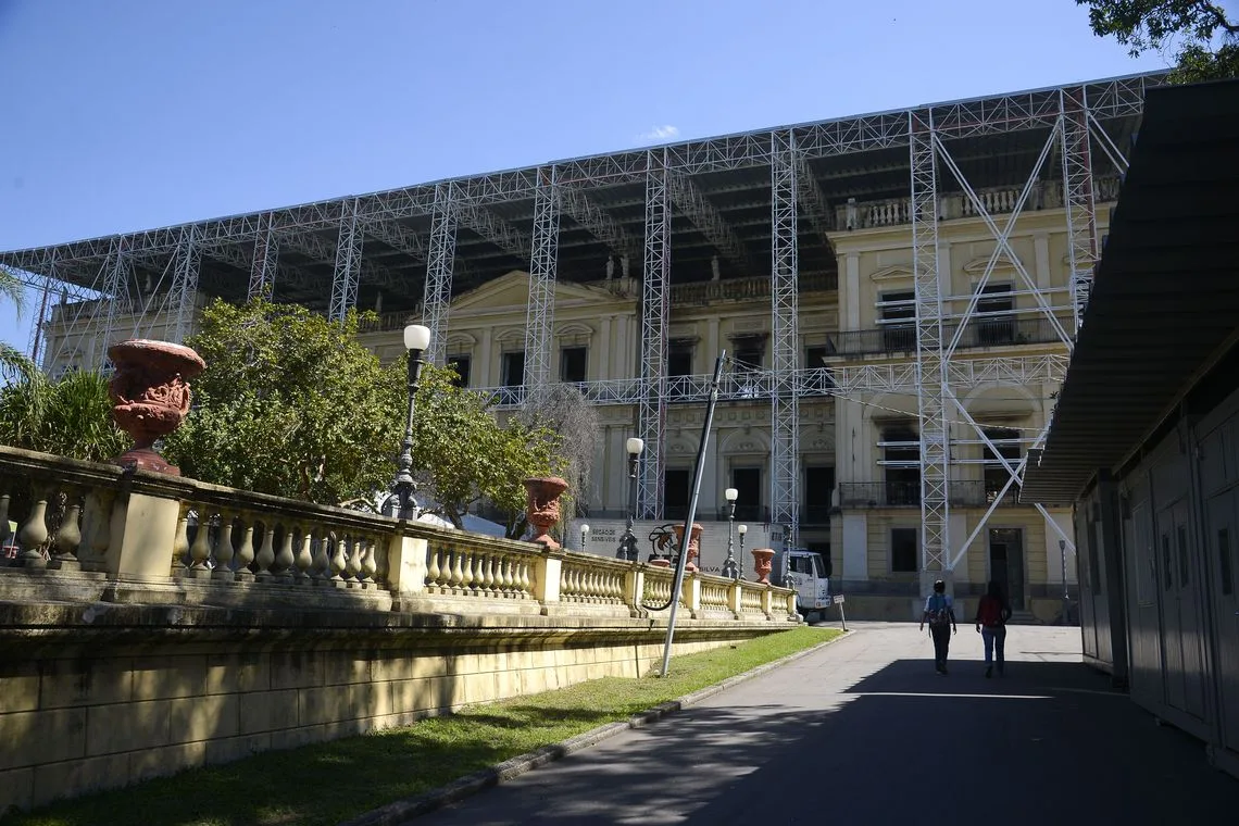 Museu Nacional da UFRJ, na Quinta da Boa Vista, um ano após o incêndio.