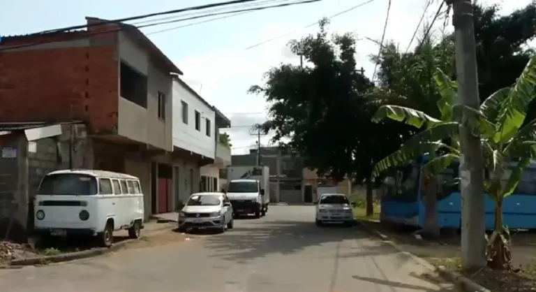 Jovem é assassinado com cinco tiros em rua de bairro da Serra