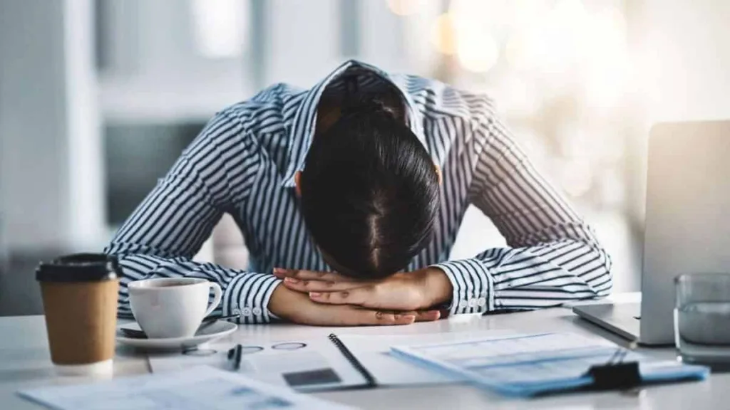 EXERCÍCIO FÍSICO MELHORA O ESTRESSE NO TRABALHO.