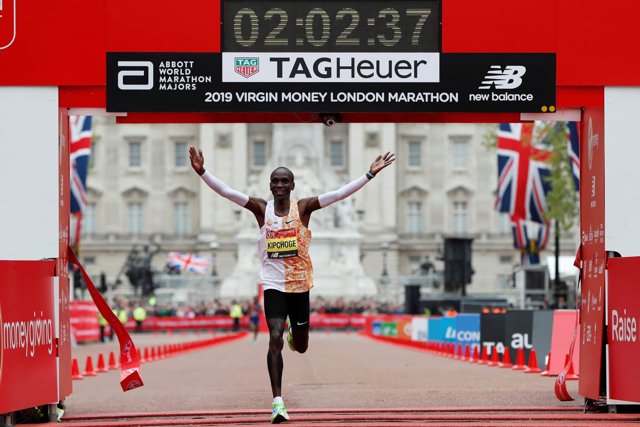 Athletics - London Marathon - London, Britain - April 28, 2019  Kenya's Eliud Kipchoge celebrates winning the men's elite race and setting a new course record  REUTERS/Paul Childs