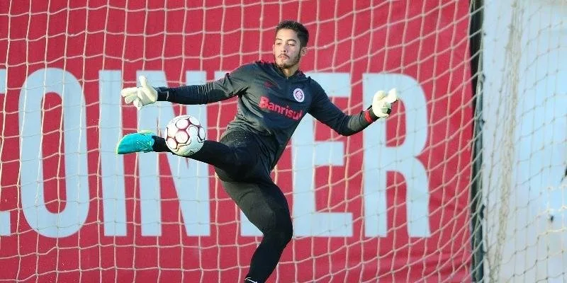 Quarto goleiro, Daniel enaltece chance de jogar e comemora vitória do Inter