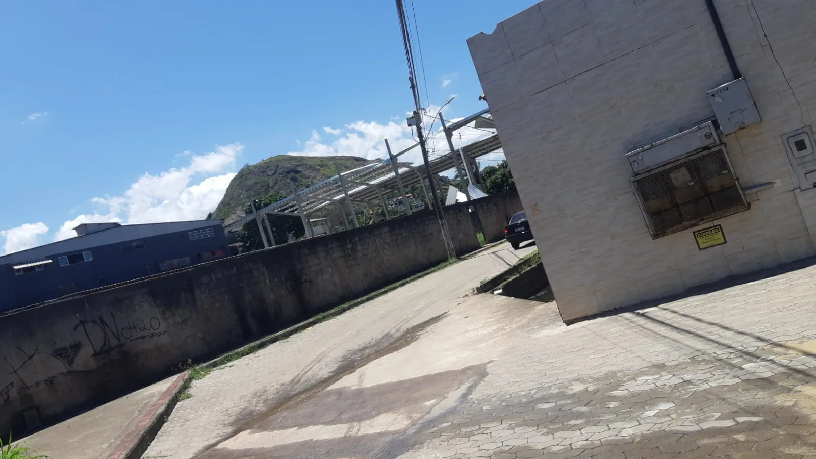 Telhado de galpão desaba e trabalhadores ficam feridos em Vila Velha