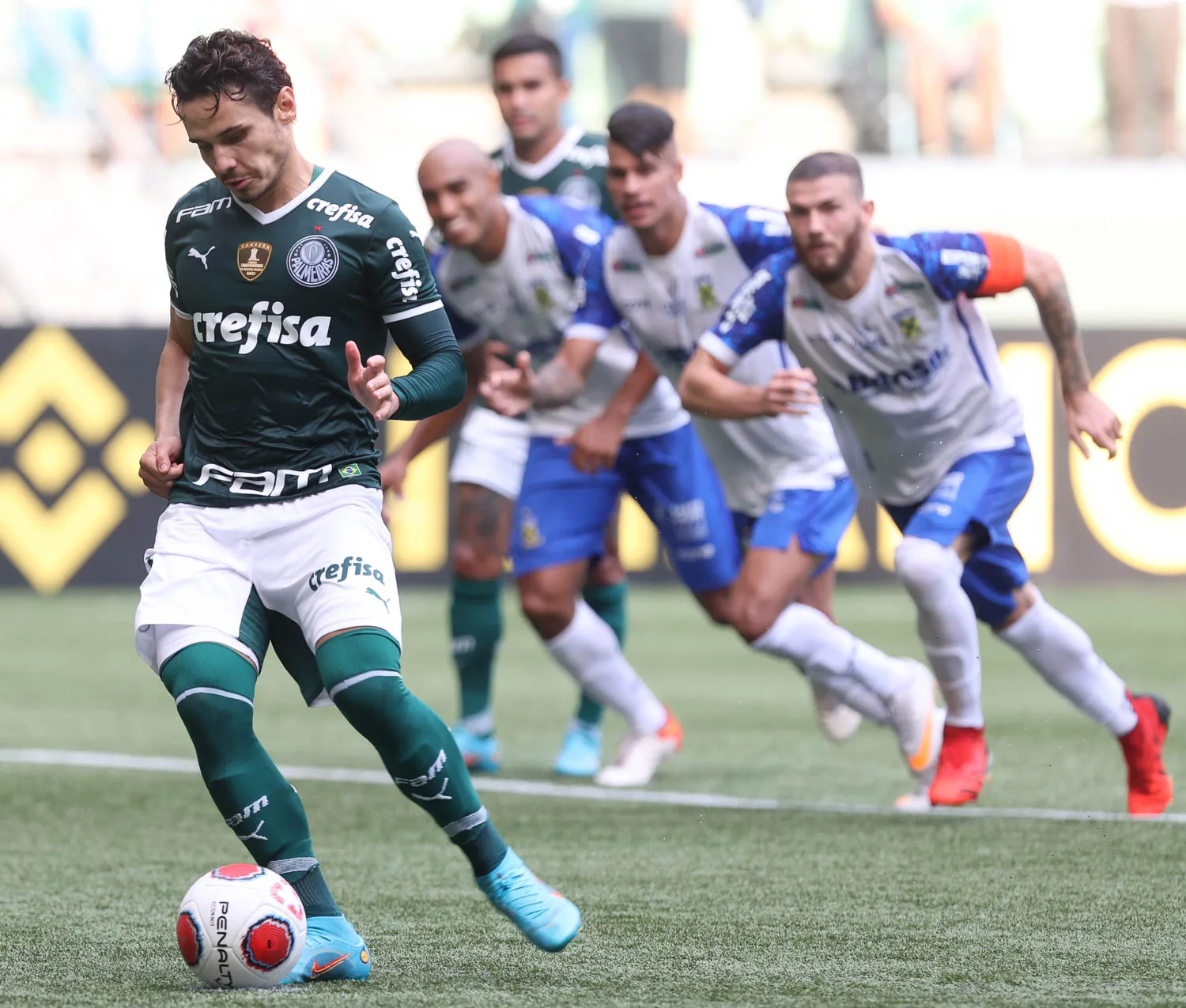 Palmeiras vence Santo André com gol de Veiga e amplia série invicta no Paulistão