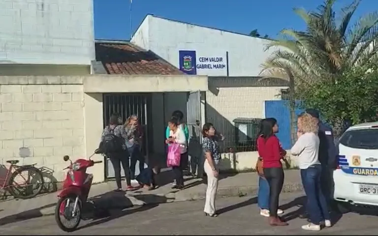 Criminosos invadem escola e fazem funcionários reféns em Linhares