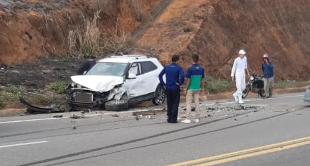 VÍDEO | Colisão entre três veículos deixa dois feridos em Colatina