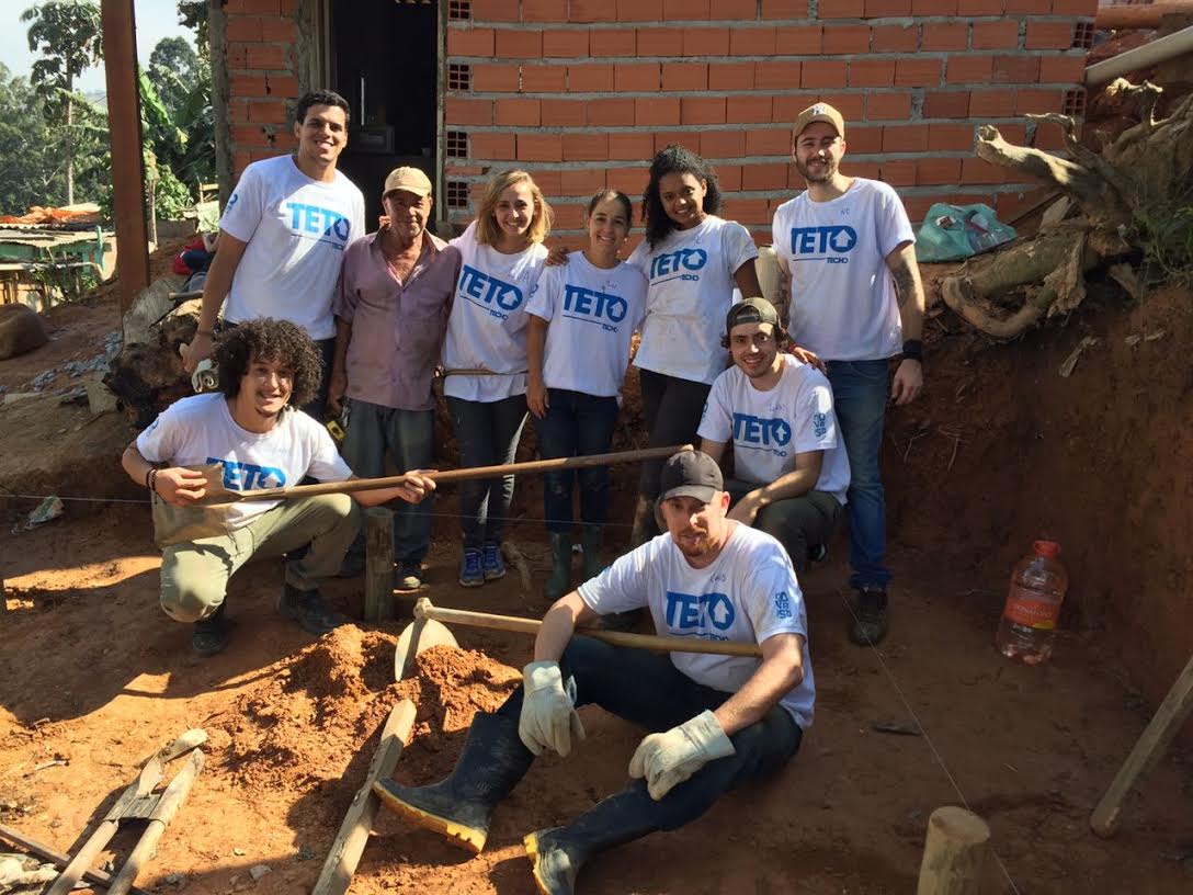 Equipe da nova/sb coloca mãos à obra por um TETO