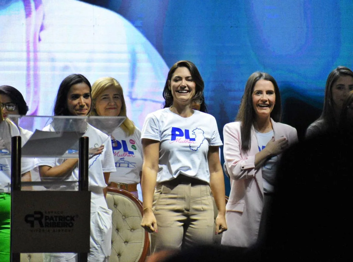 No ES, Michelle Bolsonaro dá posse a presidentes de partido e ironiza tentativa de golpe de Estado