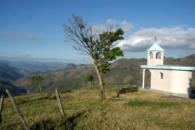 Missa em capela erguida por agricultor há 114 anos reúne fieis no interior de Alfredo Chaves