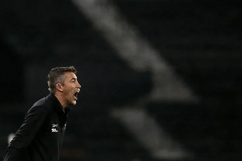 Jogadores pedem e Botafogo demite técnico Bruno Lage