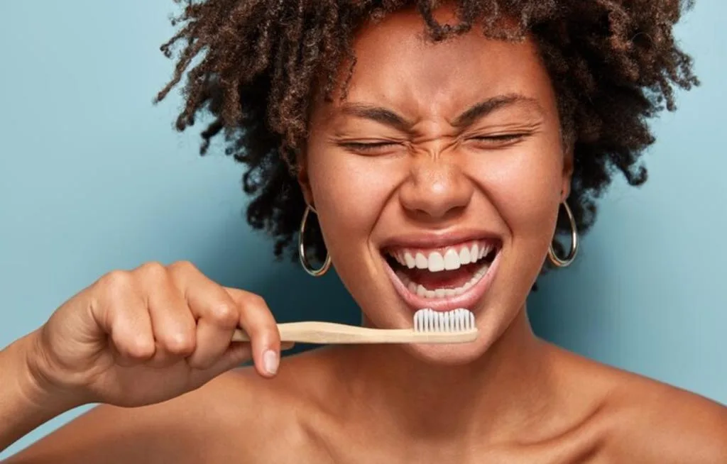 7 dicas simples para escovar os dentes corretamente