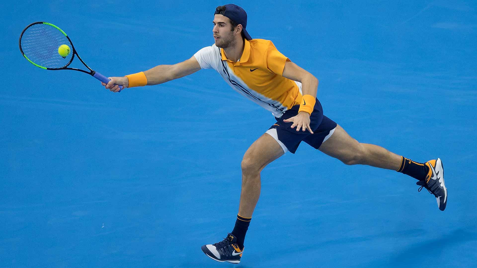 Khachanov surpreende, bate Djokovic e fatura título do Masters de Paris