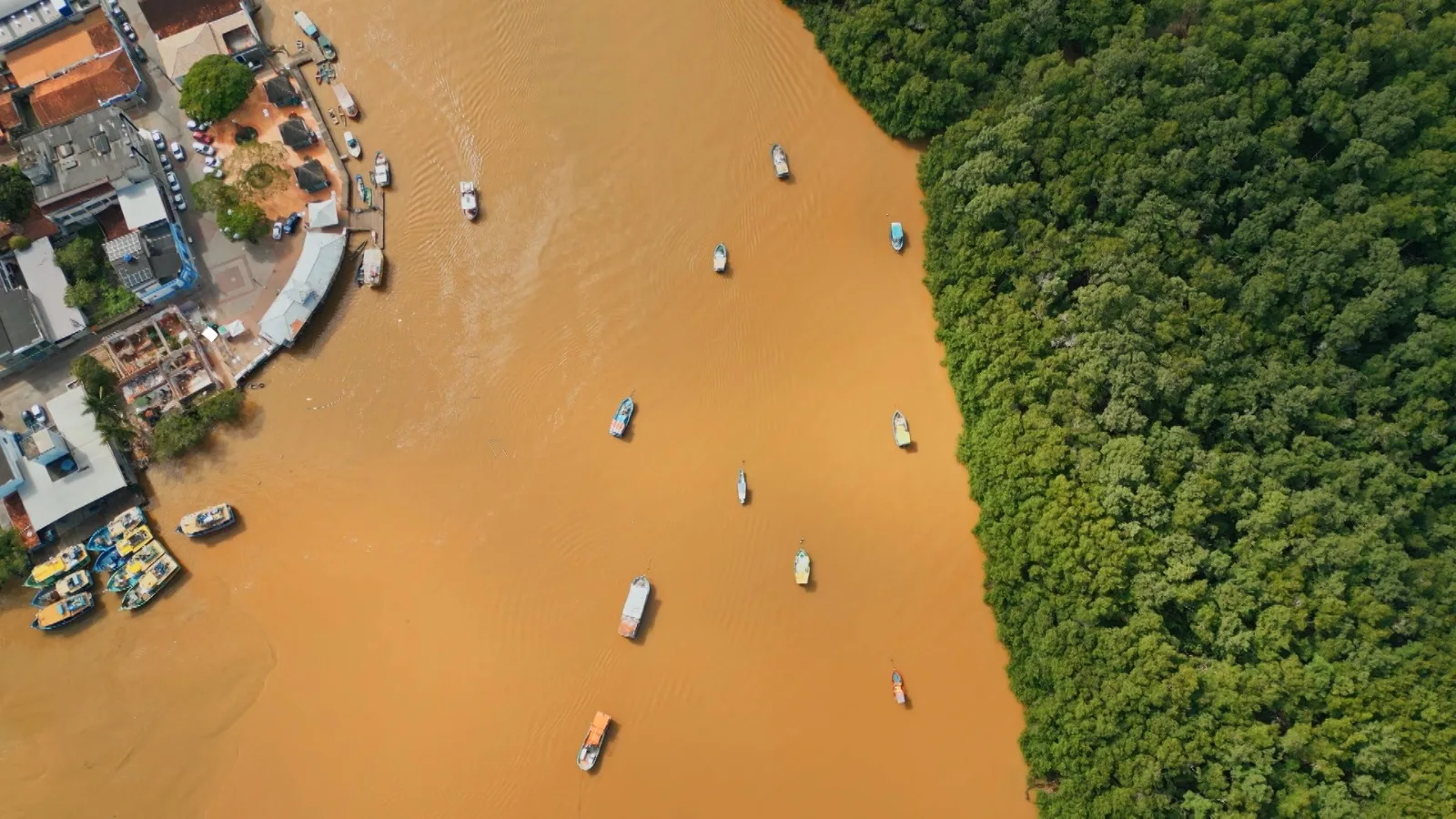 VÍDEO | Imagens aéreas destacam praias, paisagens e história de Anchieta