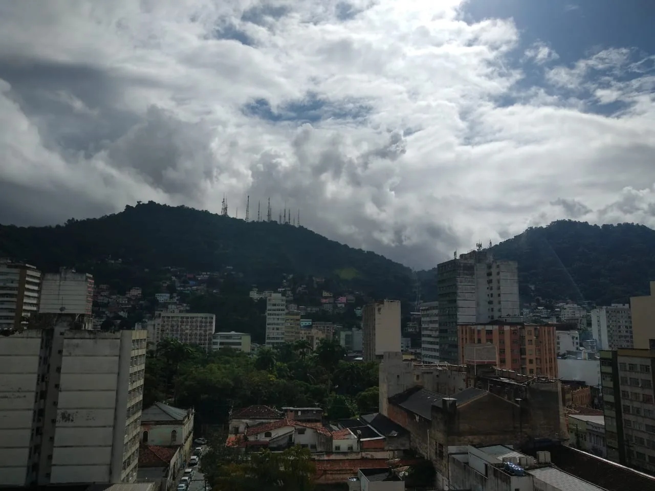 Sol ou chuva? Veja como fica o tempo no ES no fim de semana