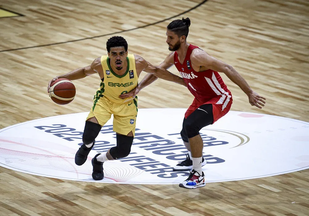 Brasil bate Panamá, segue 100% e fica perto da vaga na Copa América de Basquete