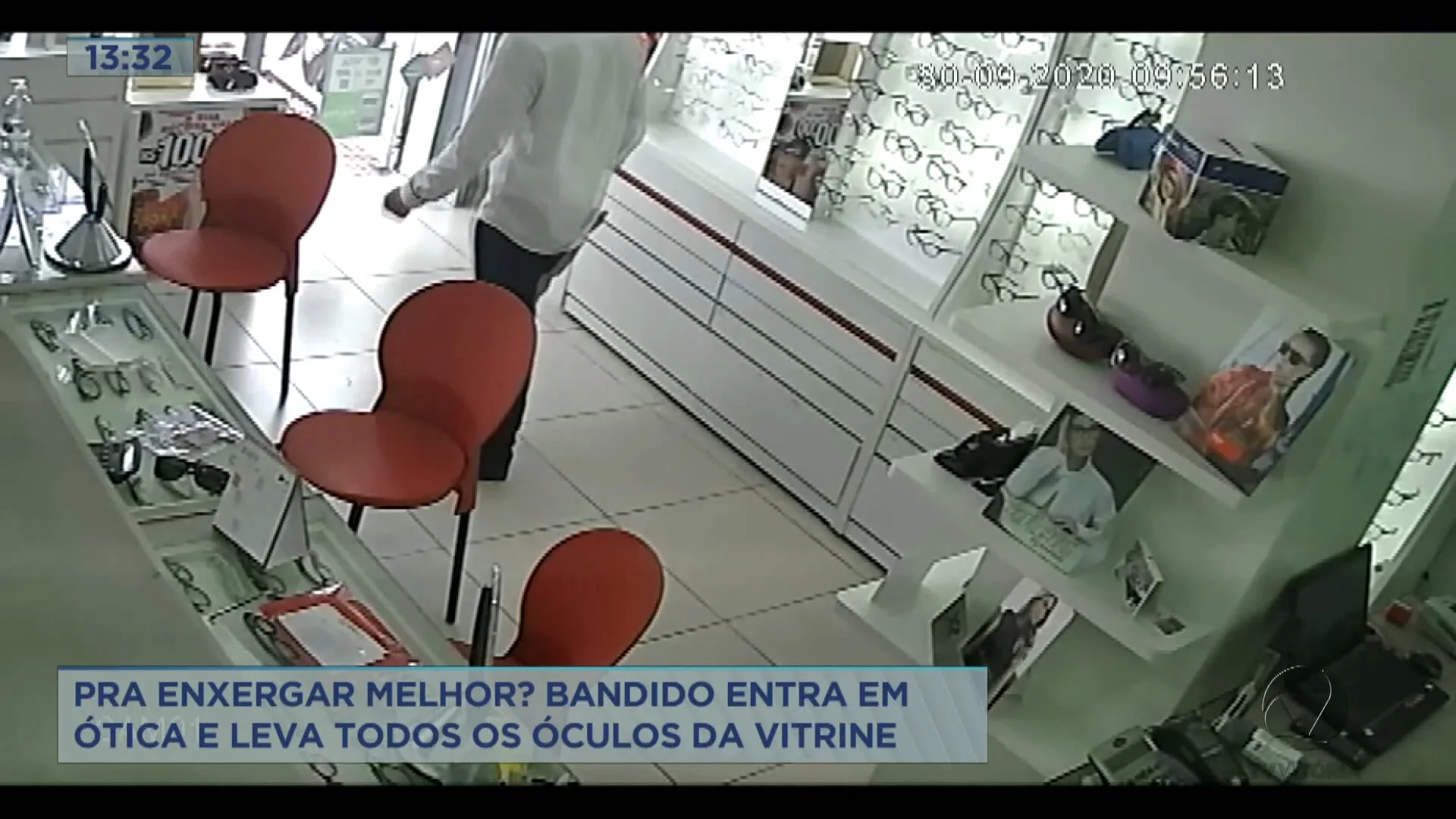 Bandido faz a limpa em ótica