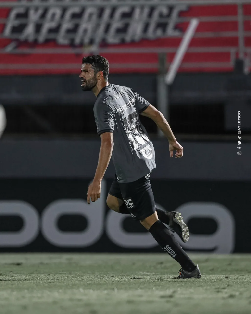 Com gol do estreante Diego Costa, Atlético-MG arranca empate no fim com o Bragantino