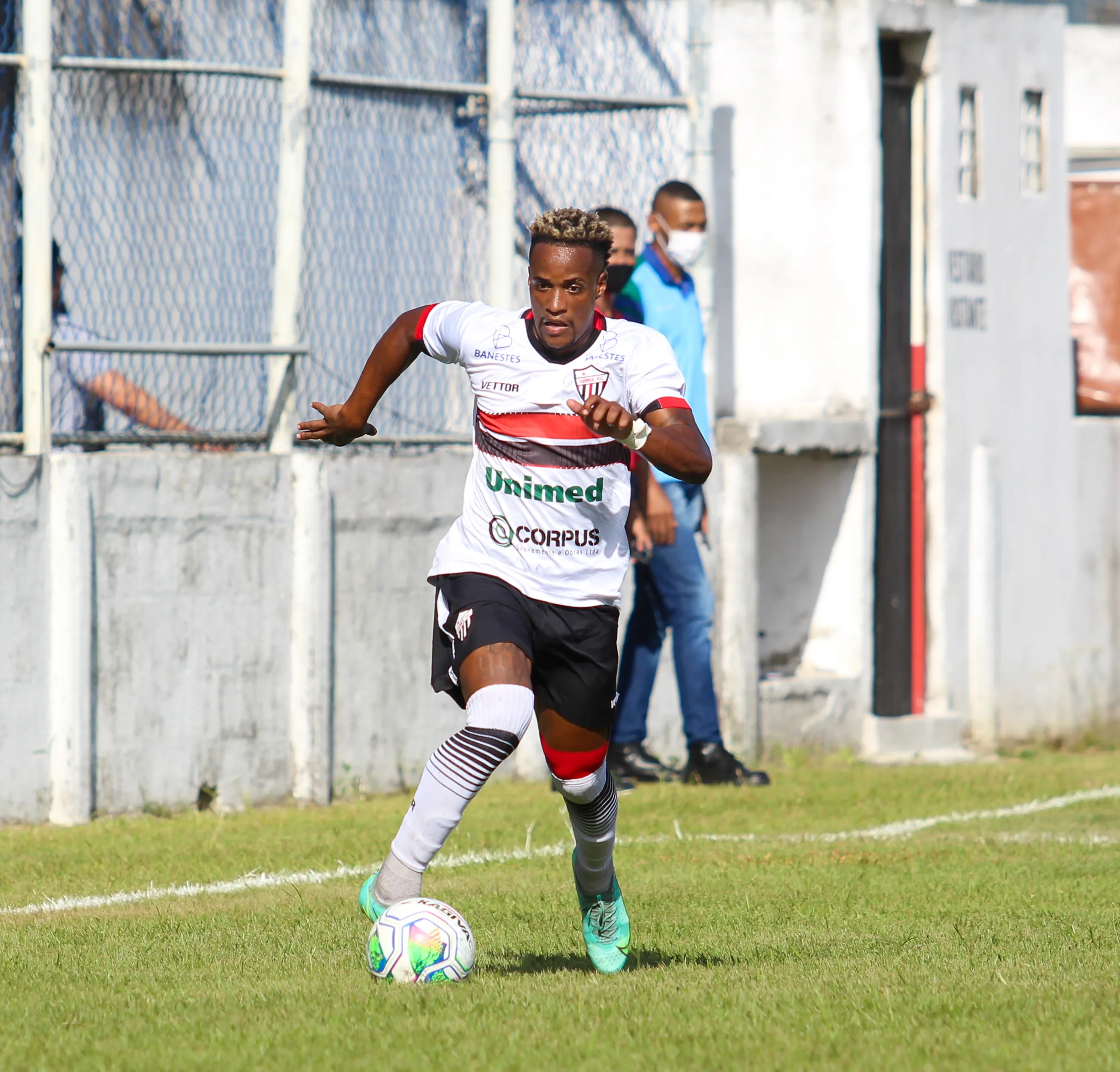 Xandinho aprova estreia do Serra no Capixabão, mas faz alerta para os gols sofridos