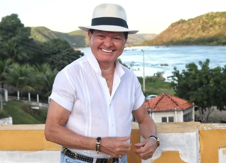 Vídeo | Cantor briga com banda durante show e todos os músicos se demitem