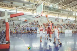 Anderson Varejão visita as crianças do seu projeto social voltado para o Basquete e Cidadania em Vitória/ES.