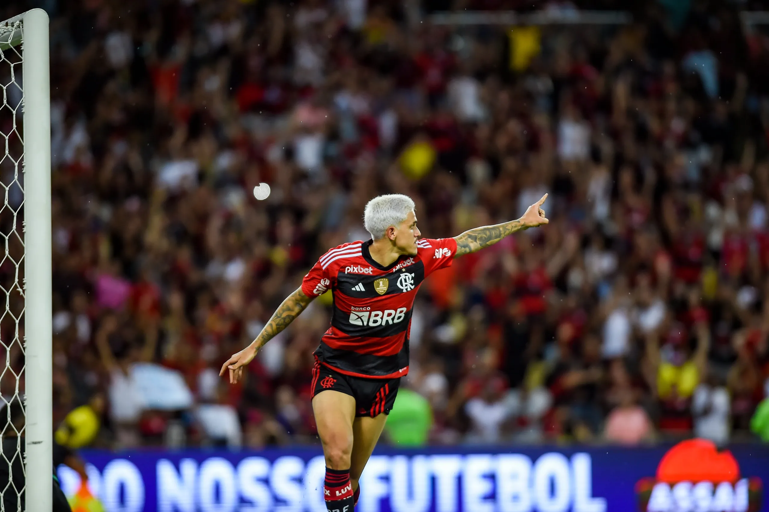 Pedro sofreu corte na boca após levar soco de preparador físico do Flamengo