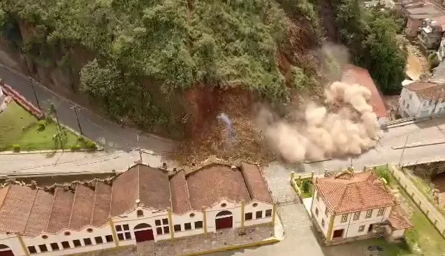 VÍDEO | Encosta desaba sobre casarão histórico em Ouro Preto