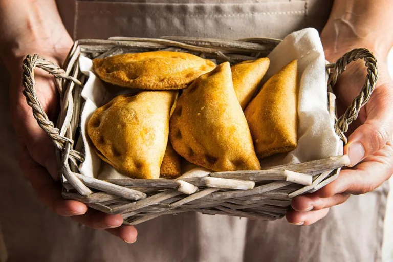 Aprenda a fazer um pastel assado simples para o lanche da tarde