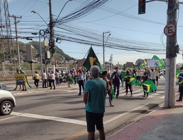 VÍDEO | Protesto e 'panelaço' são registrados na Grande Vitória após anúncio de novas restrições