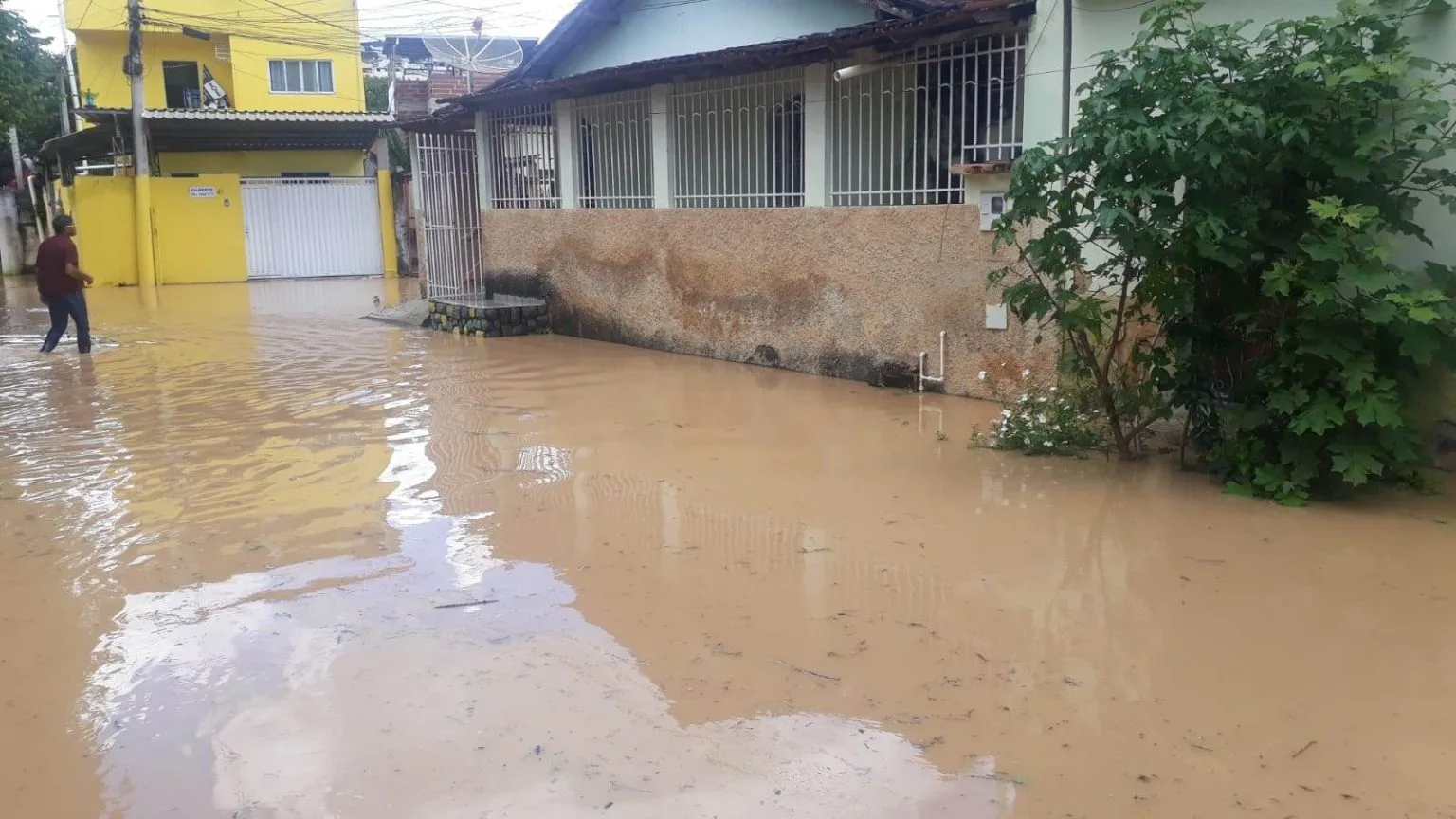 Barra de São Francisco decreta situação de emergência após enchente