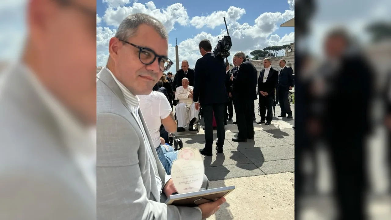 Juliano e Letícia Cazarré comemoram encontro com o Papa Francisco