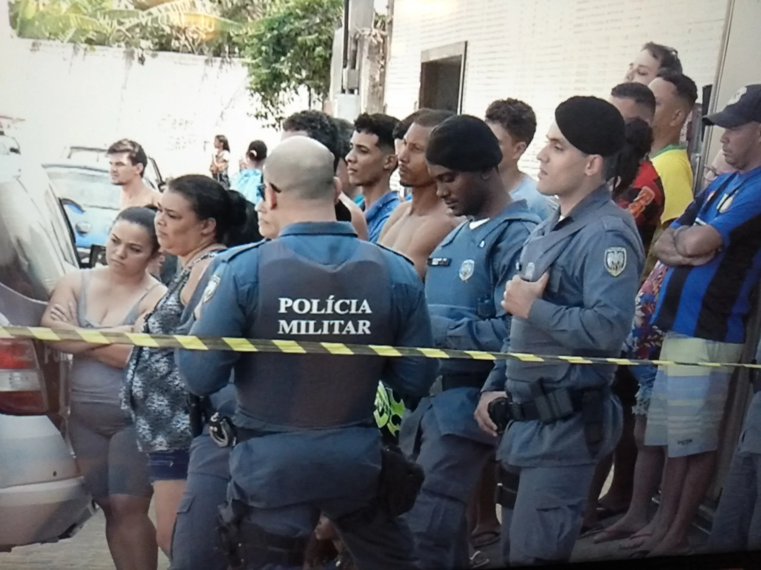 Pai e filho são assassinados a tiros no meio da rua em Vila Velha