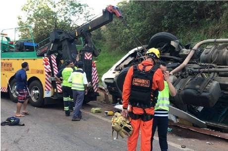 Socorrista morre esmagada por caminhão em resgate