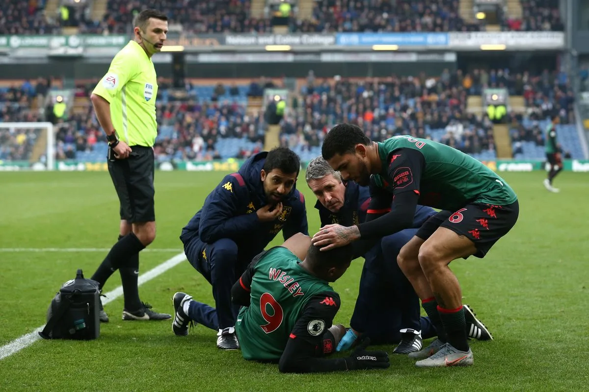 Wesley sofre lesão grave no joelho e desfalca Aston Villa até o fim do Inglês