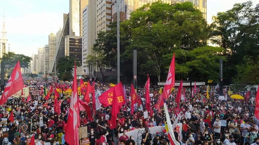 Governo de Pernambuco vai indenizar feridos em manifestação contra Bolsonaro