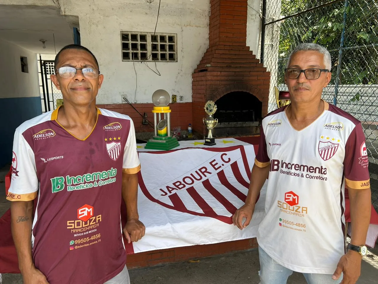 Treinador que é dublê de jogador e roupeiro; e presidente-artilheiro, Jabour é exemplo de dedicação