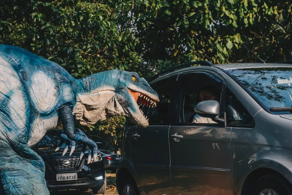 Show com réplicas de dinossauros gigantes chega a Vitória nesta quinta. Veja como comprar ingresso