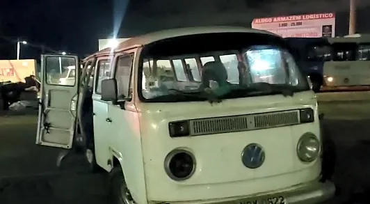 VÍDEO | Feirante é arremessado para fora de Kombi após grave acidente em Vila Velha