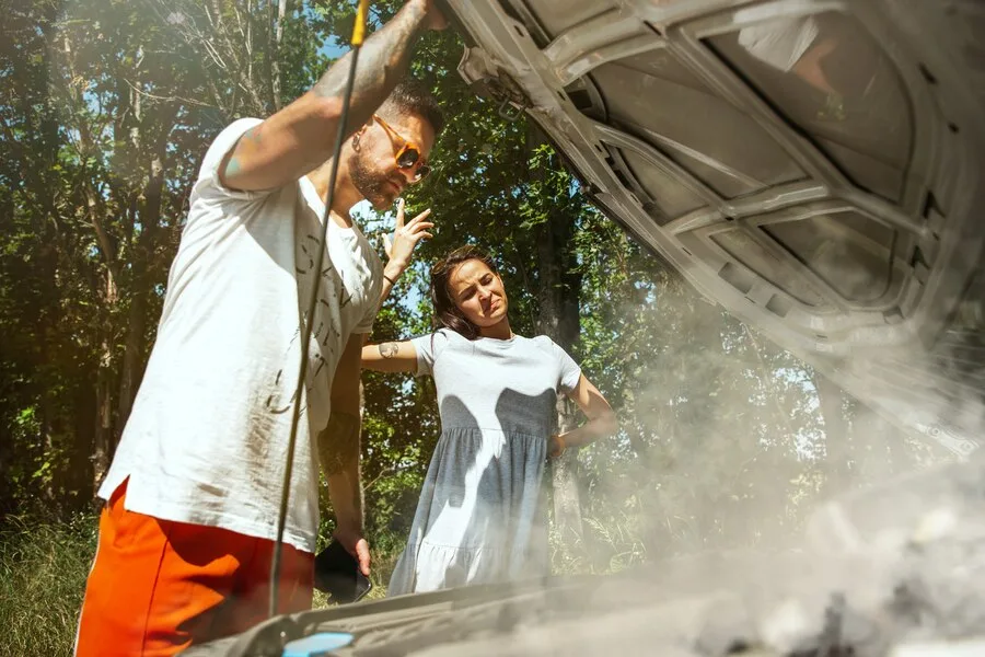 Onda de calor pode fazer carro pegar fogo. Veja o que fazer e cuidados