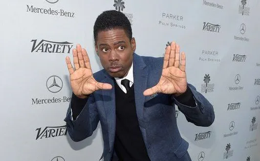 Chris Rock faz primeira brincadeira sobre tapa que levou de Will Smith