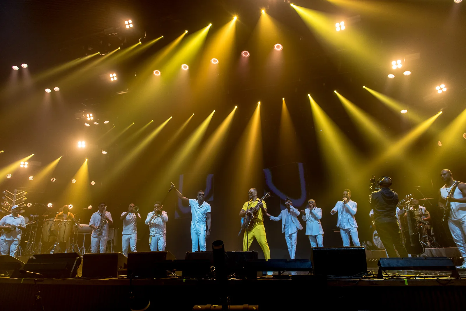 Seu Jorge e Alexandre Pires fazem mega show no ES