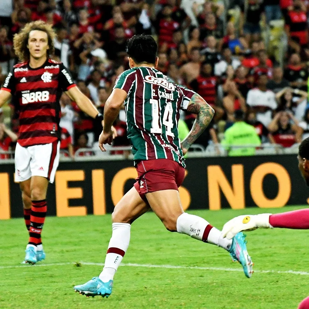 Fluminense marca 2 gols no fim e abre vantagem sobre Flamengo na final do Carioca