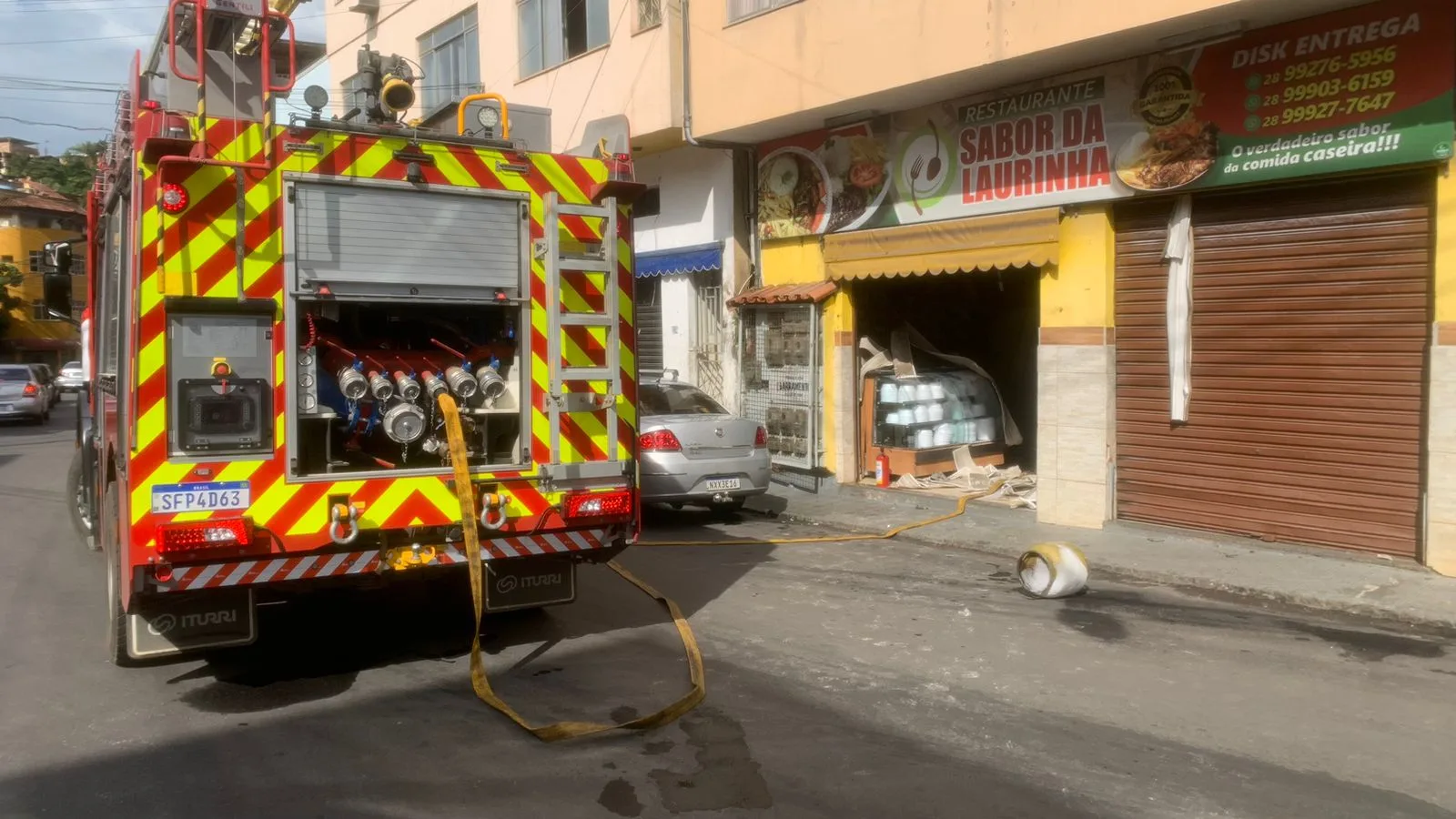 Botijão de gás explode e destrói parte de restaurante em Cachoeiro de Itapemirim