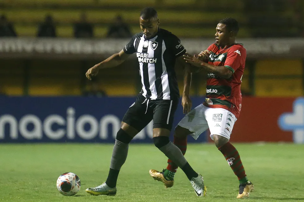 Botafogo dá vexame, perde da Portuguesa, e está fora das semifinais do Carioca