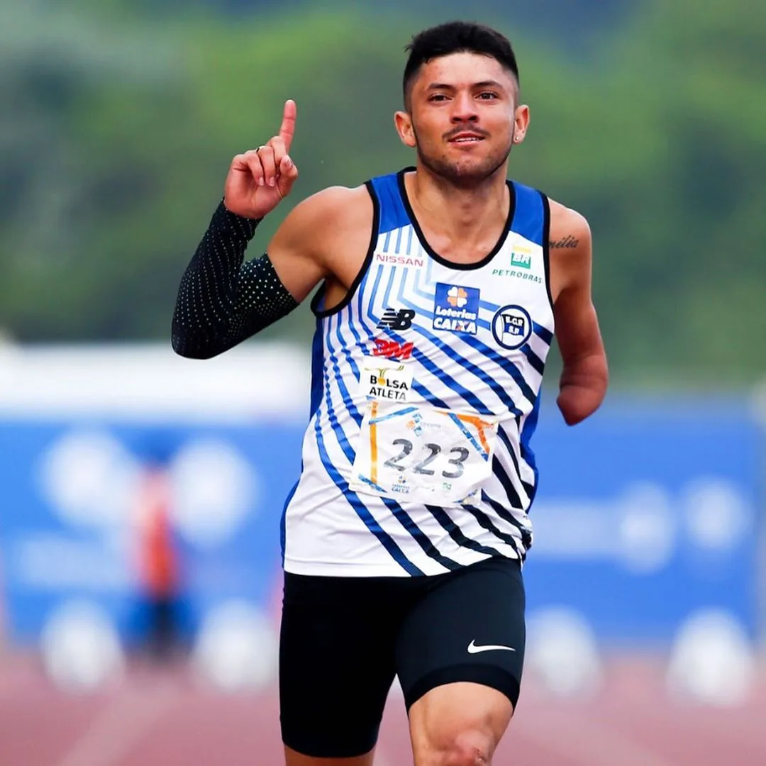 Petrúcio Ferreira ganha nos 400m e Edson Cavalcante bate recorde nos 100m em Lima