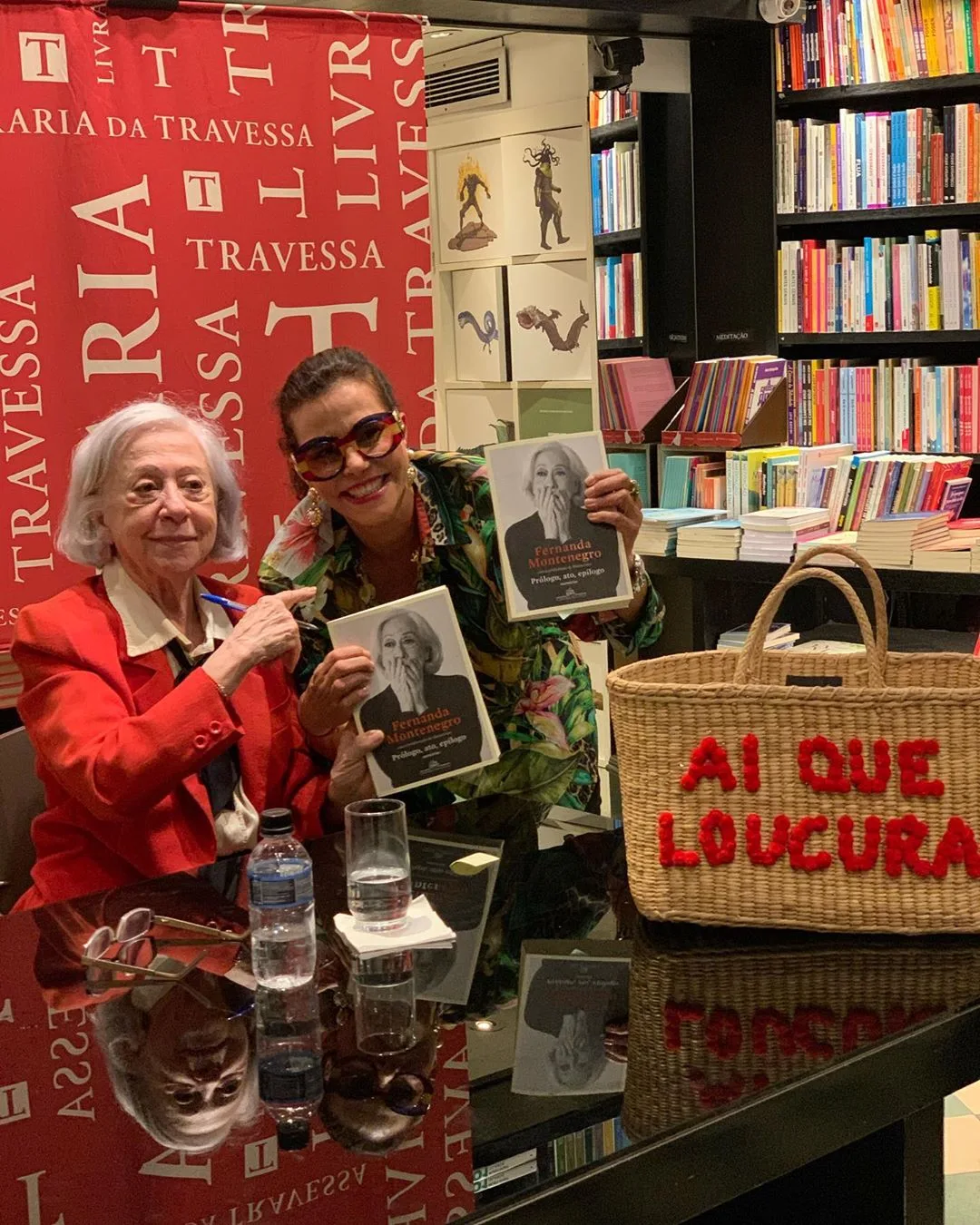 Em lançamento de livro de Fernanda Montenegro, Narcisa Tamborindeguy apanha e é vaiada