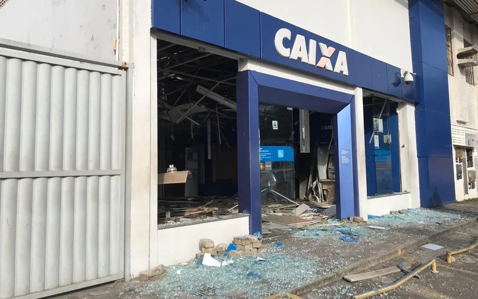 Bandidos usam explosivos em ataque à agência da Caixa em Belford Roxo