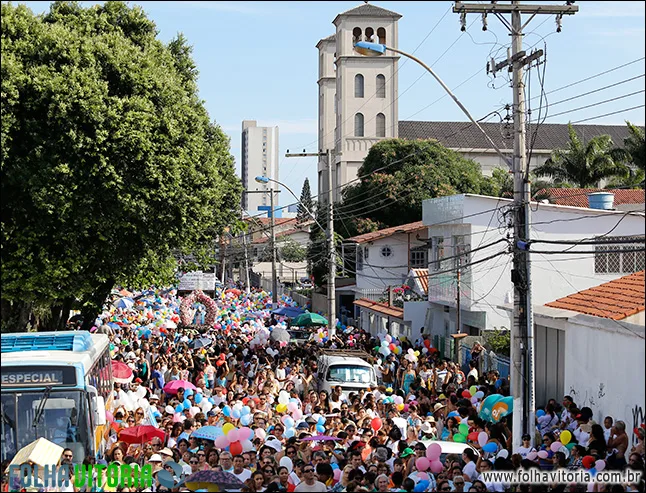 Milhares de devotos participam da Romaria das Mulheres em Vila Velha