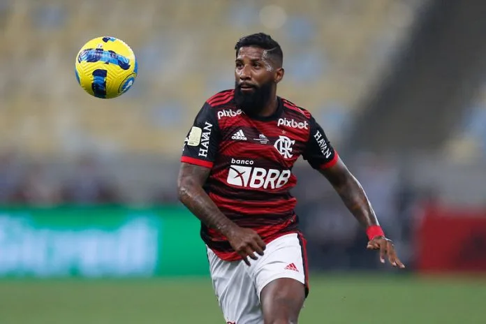 Flamengo faz homenagem na despedida do lateral Rodinei: 'Trajetória inesquecível'