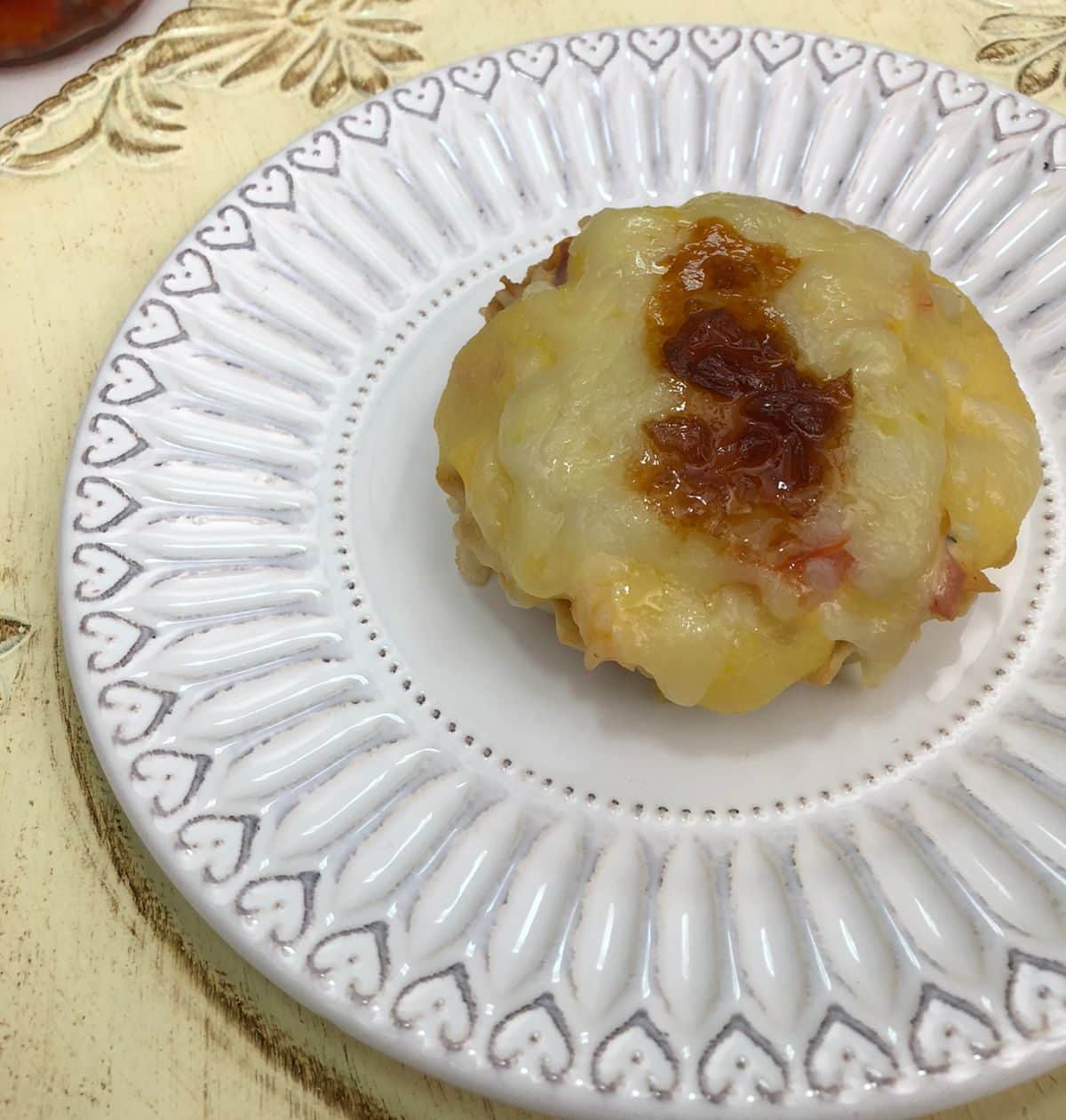 Incrível arroz de frango cremoso gratinado com polenta e queijo