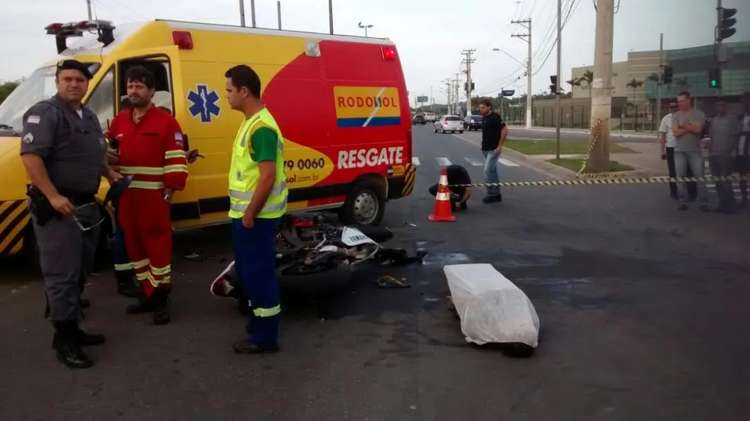 Motociclista morre após bater em ônibus na Rodovia do Sol