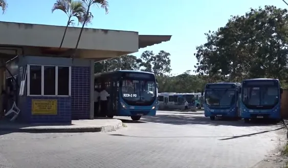 Passageiros são rendidos e assaltados dentro de Transcol na Serra